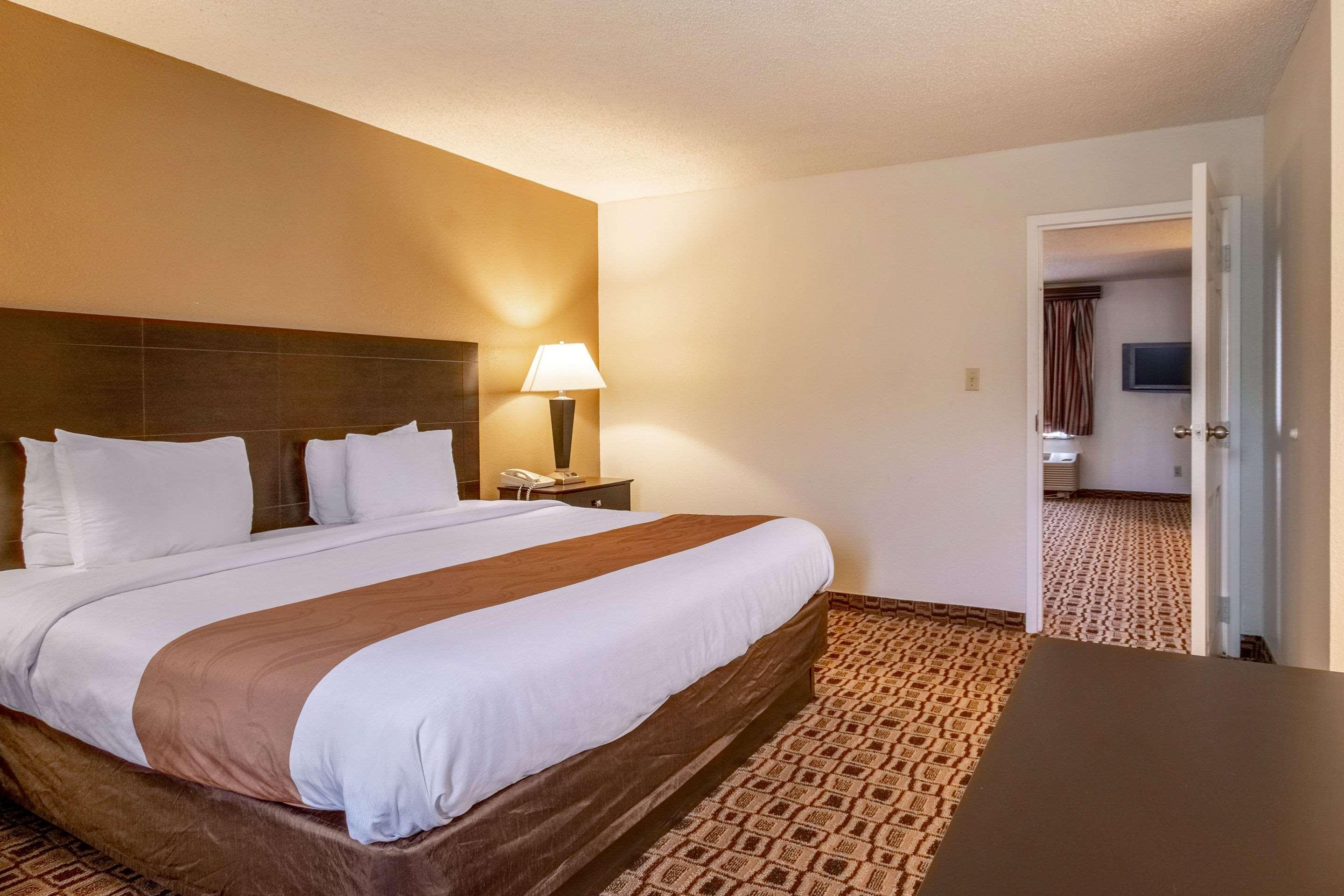 Coratel Plus Suites Wichita West Airport Exterior foto